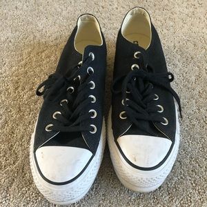 Converse Women Platform Low Top. Great condition!